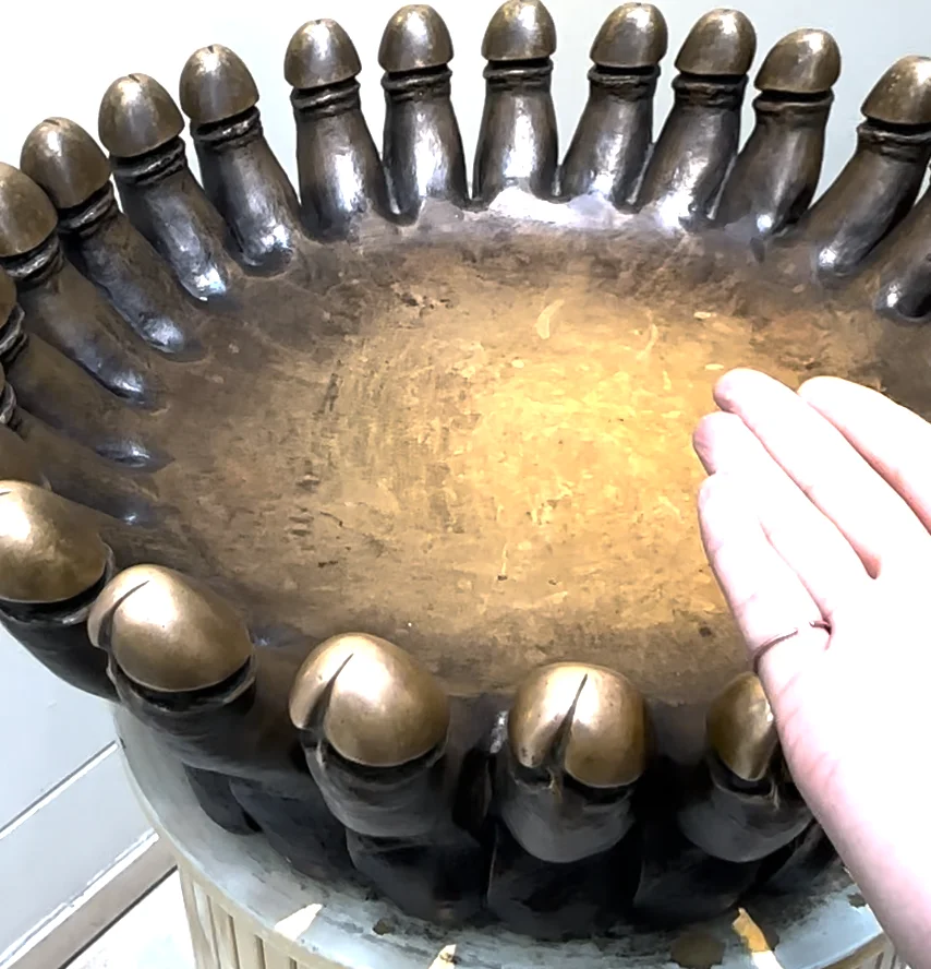 阿姆斯特丹的SEX Museum是探索性文化歷史與藝術的熱門景點，這座博物館收藏了與性相關的古代文物、藝術品及現代裝置，展現出人類性文化的多樣性與演變。參觀者可以透過各式互動展品和視覺體驗，深入了解不同行為與觀點。這次旅程不僅挑戰了傳統觀念，還帶來了關於性別、愛與自由的反思。