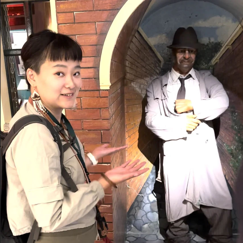 阿姆斯特丹的SEX Museum是探索性文化歷史與藝術的熱門景點，這座博物館收藏了與性相關的古代文物、藝術品及現代裝置，展現出人類性文化的多樣性與演變。參觀者可以透過各式互動展品和視覺體驗，深入了解不同行為與觀點。這次旅程不僅挑戰了傳統觀念，還帶來了關於性別、愛與自由的反思。